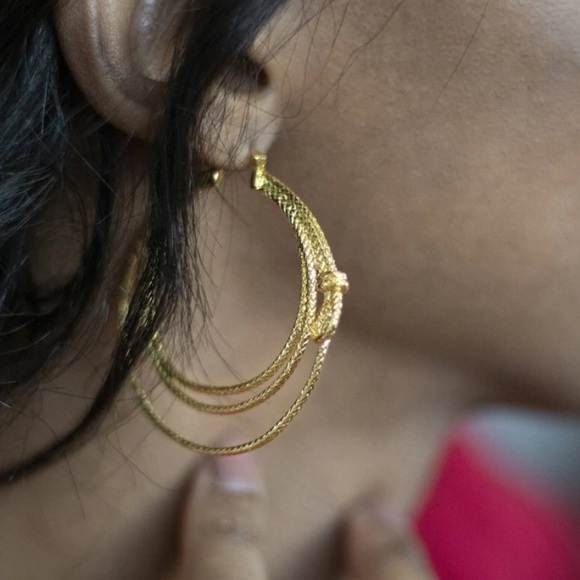 DC X ROCKLOVE - Lasso Hoop Earrings - Picture 2 of 6